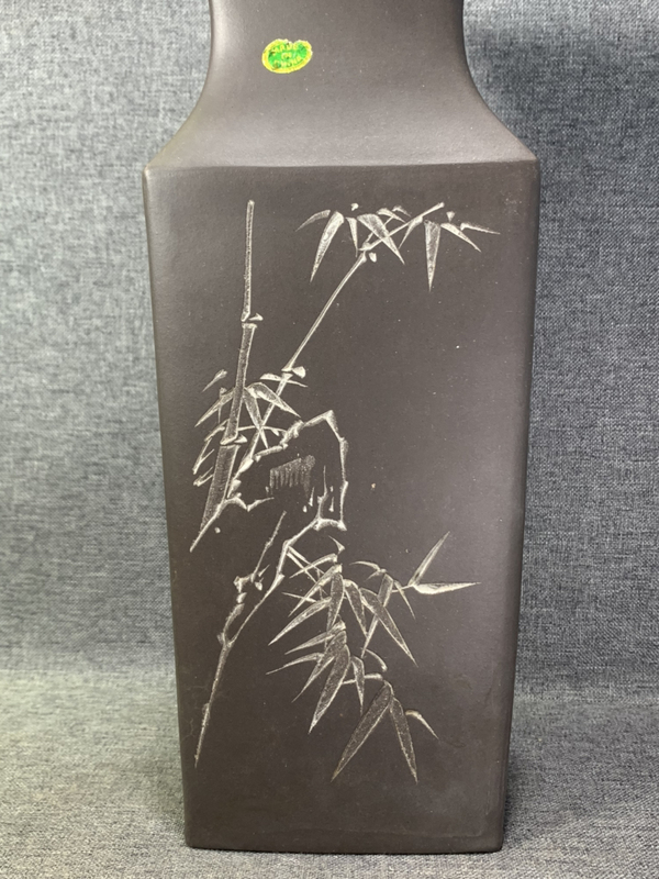 古玩陶瓷拍賣會級別!70年代紫砂一廠(鐘馗)竹林紋三角紫砂拍賣,當前價格1690元