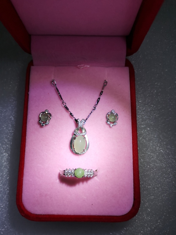古玩玉器翡翠鑲嵌配飾拍賣,當前價格398元