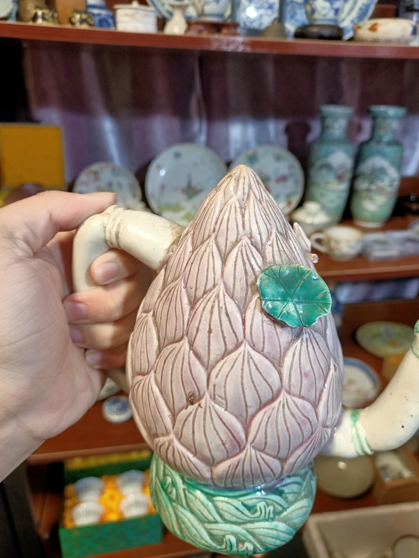 古玩陶瓷晚清素三彩仿生壺拍賣,當(dāng)前價(jià)格8888元