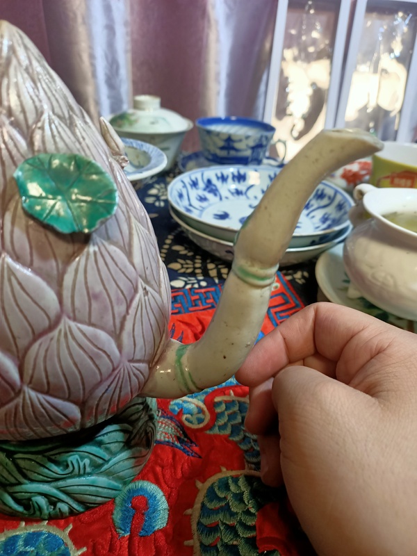 古玩陶瓷晚清素三彩仿生壺拍賣,當(dāng)前價(jià)格8888元