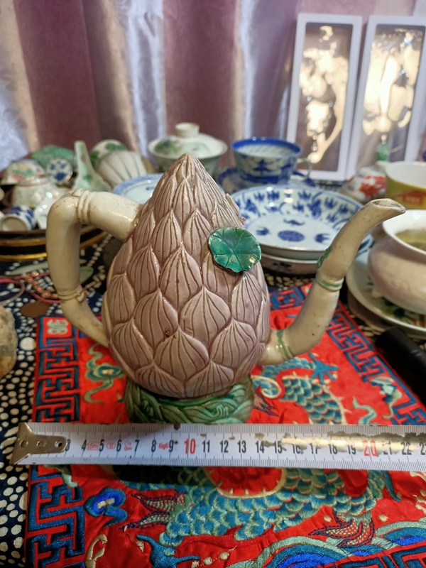 古玩陶瓷晚清素三彩仿生壺拍賣,當(dāng)前價(jià)格8888元