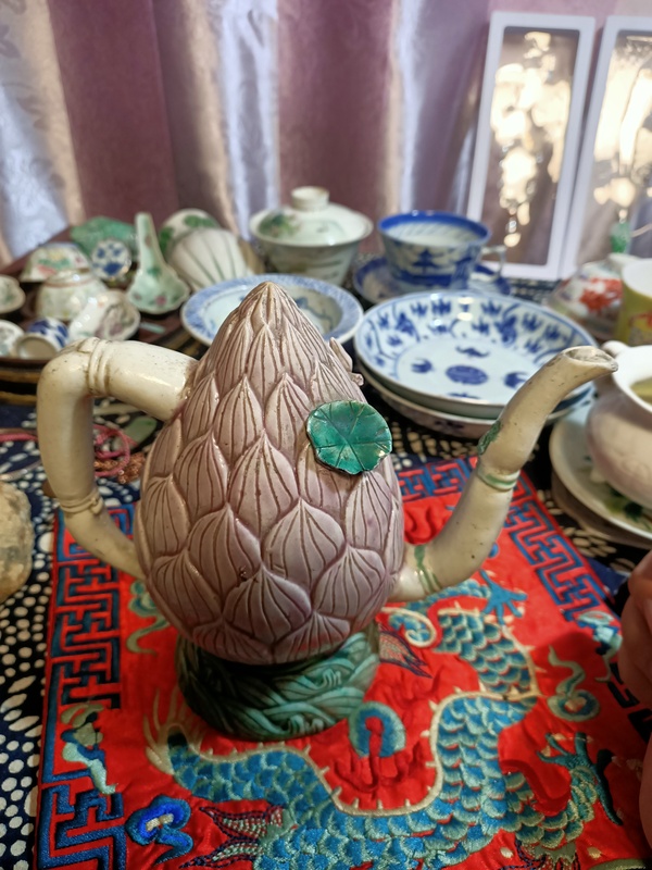 古玩陶瓷晚清素三彩仿生壺拍賣,當(dāng)前價(jià)格8888元