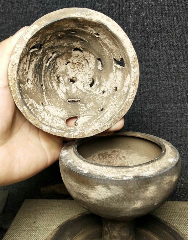 古玩陶瓷漢代灰陶博山爐拍賣,當前價格2000元