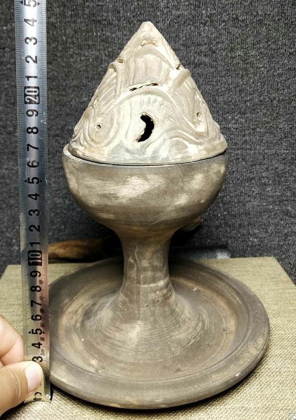 古玩陶瓷漢代灰陶博山爐拍賣,當前價格2000元