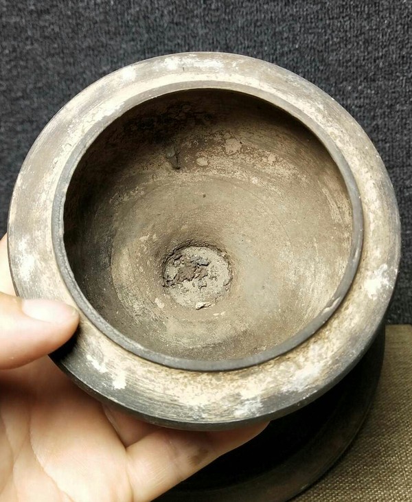 古玩陶瓷漢代灰陶博山爐拍賣,當前價格2000元