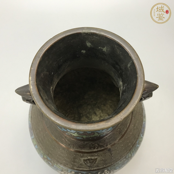 古玩陶瓷景泰藍(lán)饕餮紋瓶真品鑒賞圖