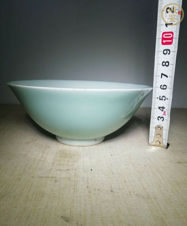 古玩陶瓷豆青釉碗真品鑒賞圖