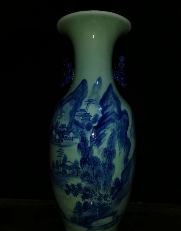 古玩陶瓷清代山水紋青花雙耳撇口瓶拍賣,當前價格2200元