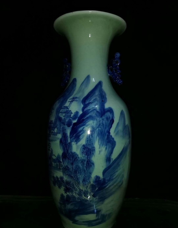 古玩陶瓷清代山水紋青花雙耳撇口瓶拍賣,當前價格2200元