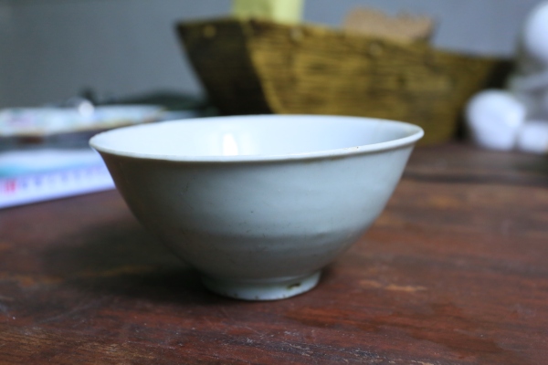 古玩陶瓷豆青釉碗拍卖，当前价格198元