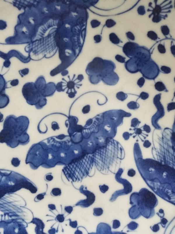 古玩陶瓷清末民國(guó)青花蝴蝶花卉紋盤拍賣，當(dāng)前價(jià)格1200元