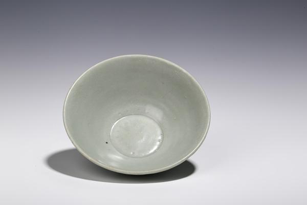 古玩陶瓷宋元·龍泉窯青釉蓮瓣紋碗拍賣,當(dāng)前價格7800元