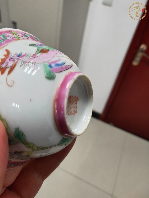 古玩陶瓷粉彩花卉鳳紋葵口茶碗真品鑒賞圖