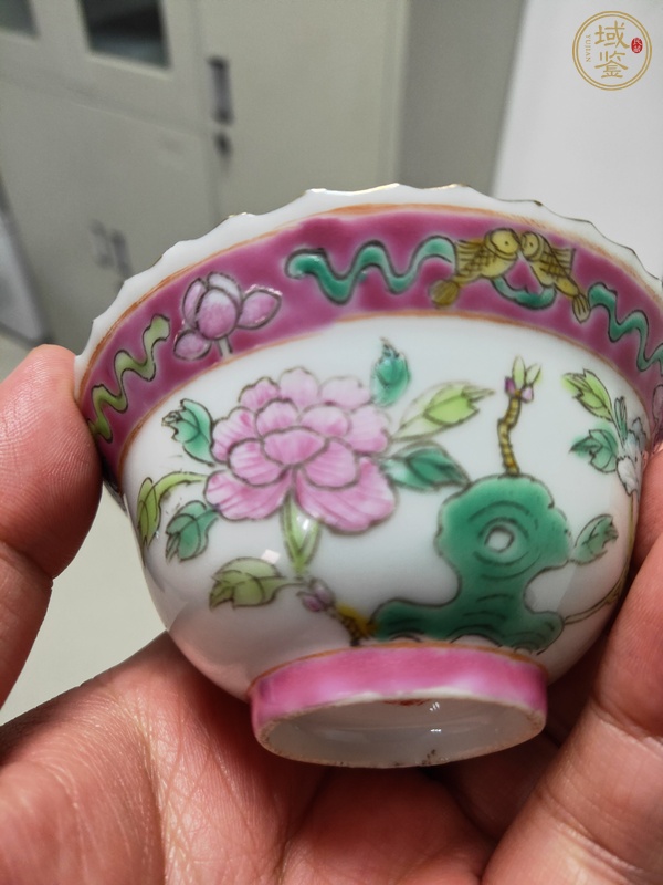 古玩陶瓷粉彩花卉鳳紋葵口茶碗真品鑒賞圖