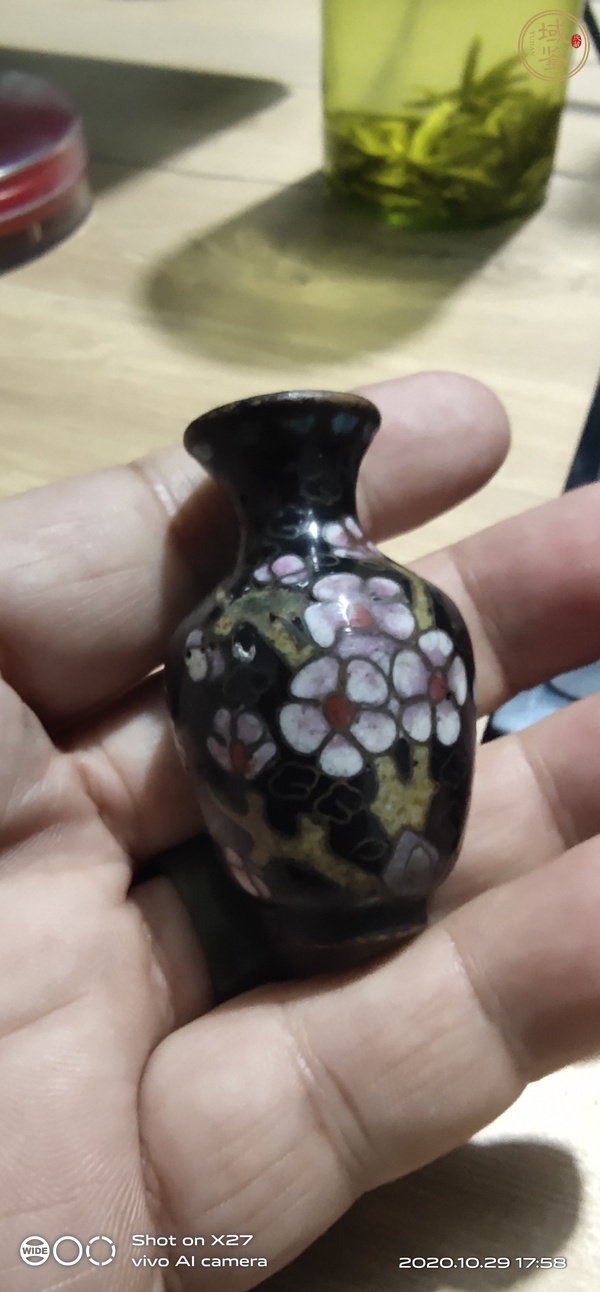 古玩陶瓷花卉紋瓶真品鑒賞圖