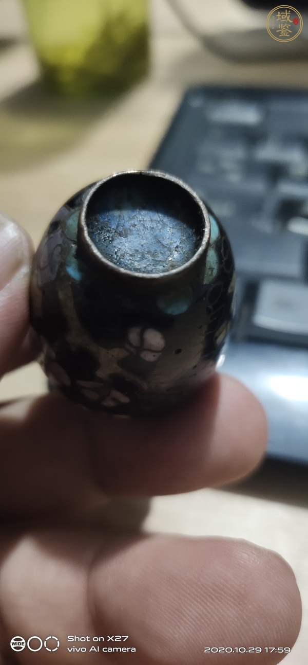 古玩陶瓷花卉紋瓶真品鑒賞圖