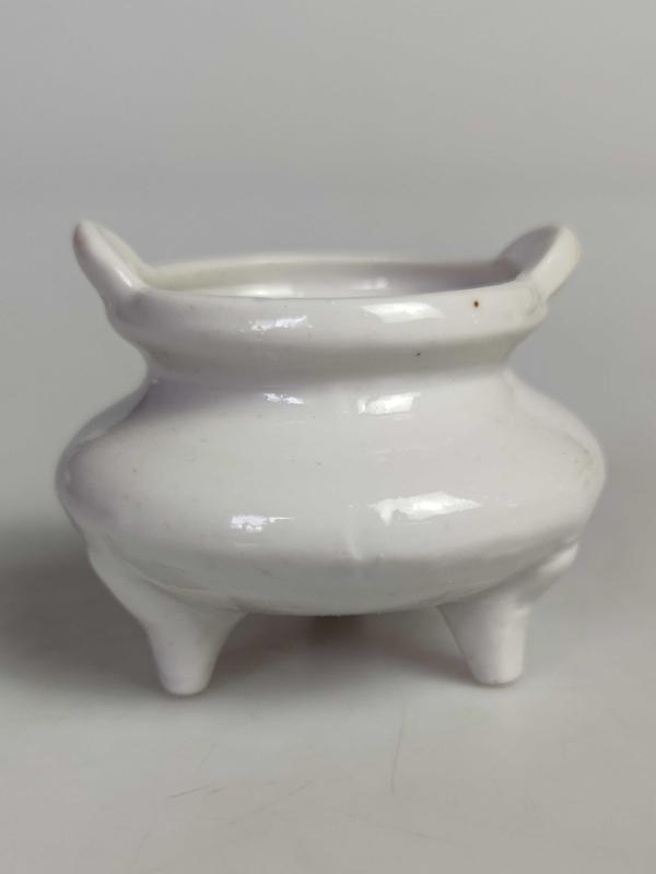 古玩轉(zhuǎn)賣白釉雙耳三足香爐拍賣，當(dāng)前價格18888元