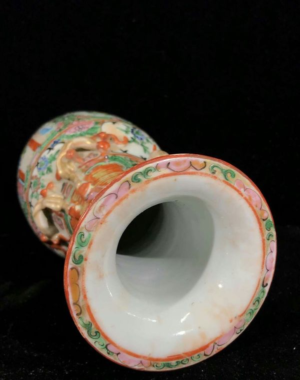 古玩陶瓷廣彩描金開窗人物花卉螭龍紋雙耳瓶拍賣,當(dāng)前價格3000元