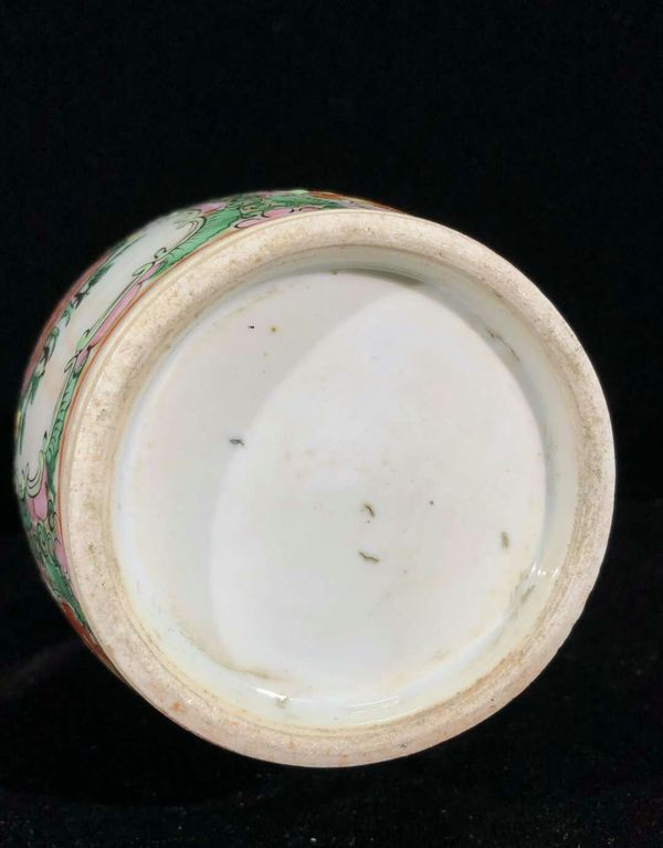 古玩陶瓷廣彩描金開窗人物花卉螭龍紋雙耳瓶拍賣,當(dāng)前價格3000元
