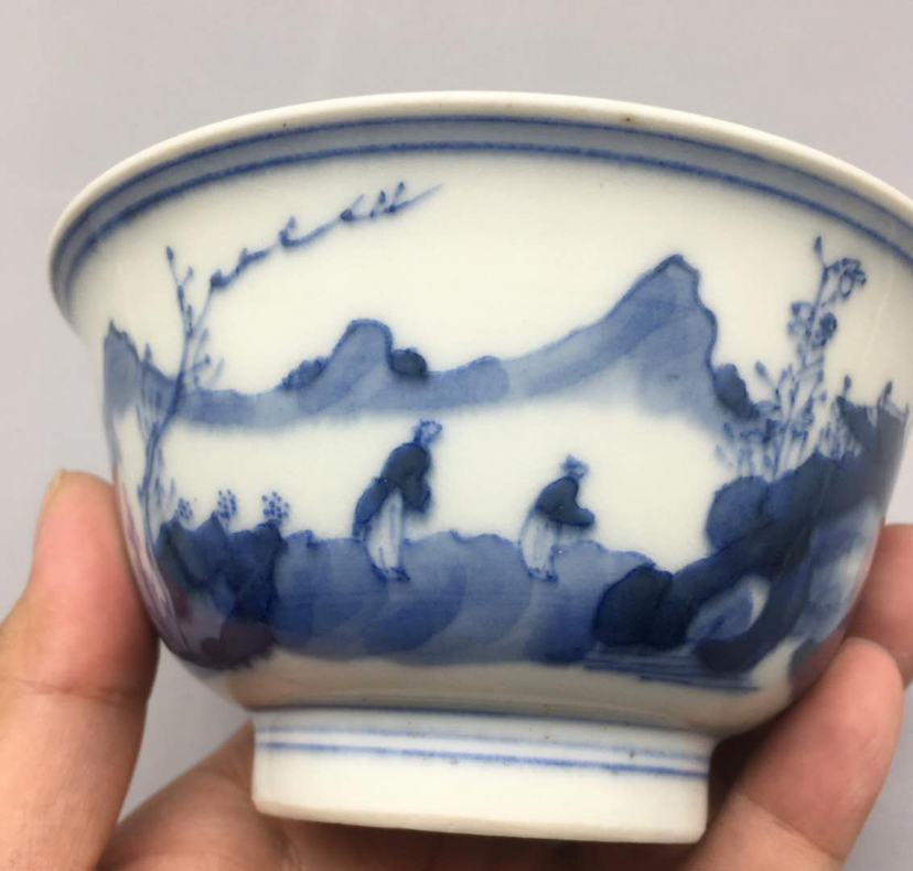 青花山水人物纹盘口瓶