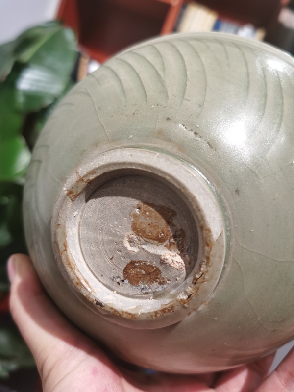 古玩陶瓷南宋龍泉窯青釉暗刻水波紋碗拍賣,當前價格8000元
