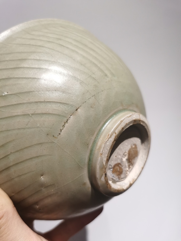 古玩陶瓷南宋龍泉窯青釉暗刻水波紋碗拍賣,當前價格8000元