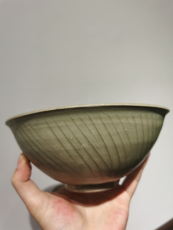 古玩陶瓷南宋龍泉窯青釉暗刻水波紋碗拍賣,當前價格8000元