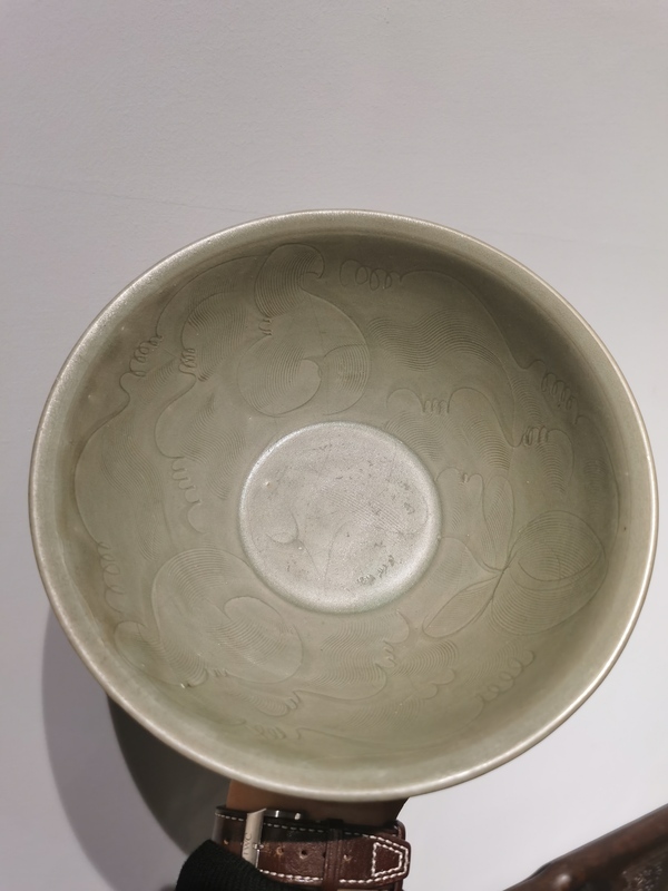 古玩陶瓷南宋龍泉窯青釉暗刻水波紋碗拍賣,當前價格8000元