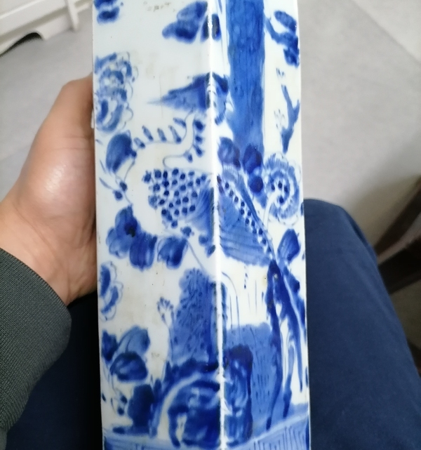 古玩陶瓷《官窯之家》青花鳳凰牡丹花卉紋六方帽筒拍賣,當(dāng)前價(jià)格2800元