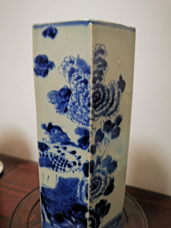古玩陶瓷《官窯之家》青花鳳凰牡丹花卉紋六方帽筒拍賣，當(dāng)前價(jià)格2800元