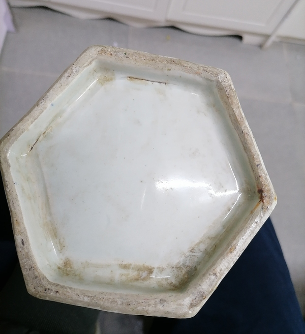 古玩陶瓷《官窯之家》青花鳳凰牡丹花卉紋六方帽筒拍賣,當(dāng)前價(jià)格2800元
