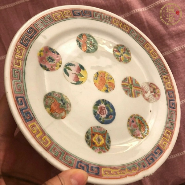 古玩陶瓷粉彩皮球花紋盤真品鑒賞圖