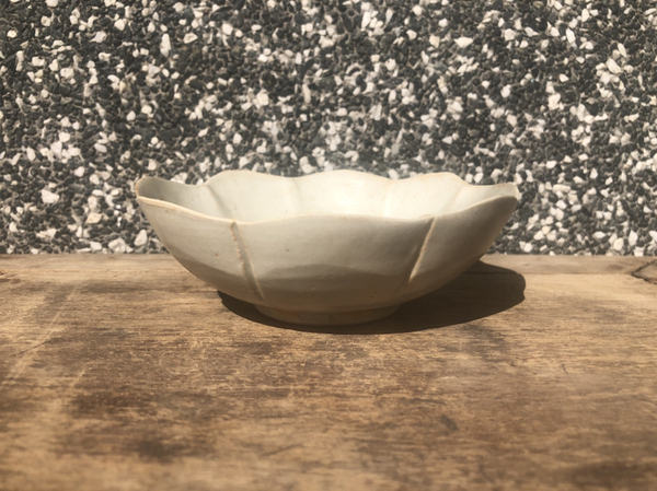 古玩陶瓷宋.邢窯青白瓷花口盤(pán)拍賣(mài),當(dāng)前價(jià)格12000元