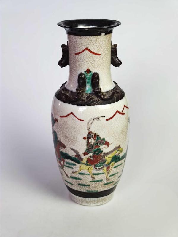 古玩轉(zhuǎn)賣※清晚期哥釉五彩刀馬人瓶拍賣，當(dāng)前價(jià)格0元