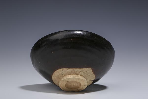 古玩陶瓷宋元·耀州窯窯變黑釉點彩碗拍賣,當(dāng)前價格5666元