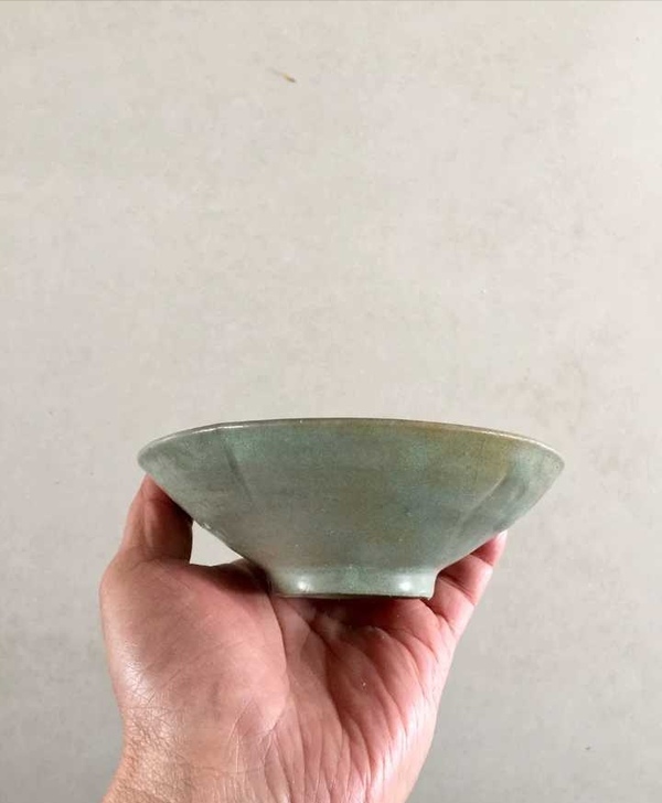 古玩陶瓷五代十國越窯系青瓷花口盞拍賣,當前價格2200元