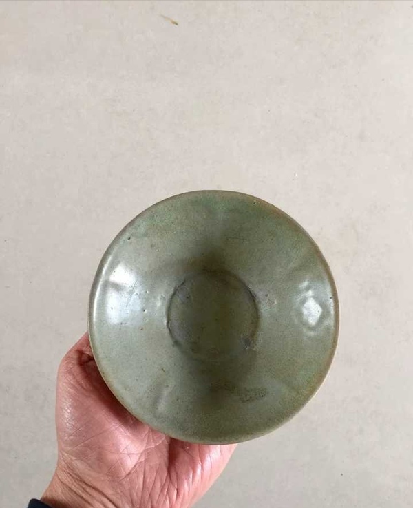 古玩陶瓷五代十國越窯系青瓷花口盞拍賣,當前價格2200元