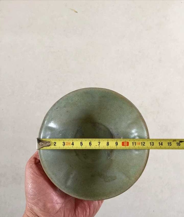 古玩陶瓷五代十國越窯系青瓷花口盞拍賣,當前價格2200元