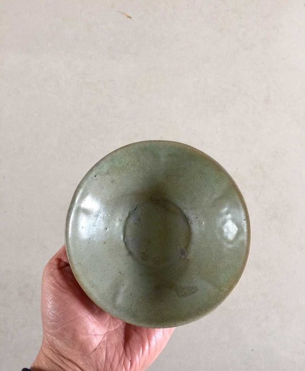 古玩陶瓷五代十國越窯系青瓷花口盞拍賣,當前價格2200元
