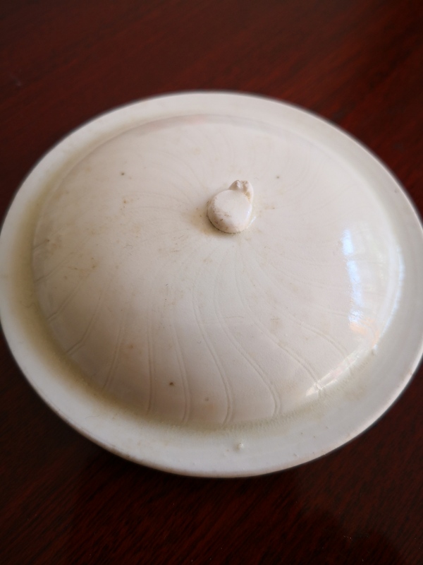 古玩轉(zhuǎn)賣北宋定窯劃花罐蓋（精品民窯）拍賣，當(dāng)前價(jià)格0元