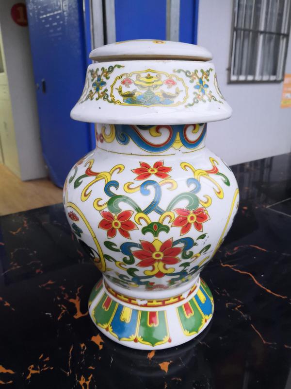 古玩陶瓷貼花蓋罐拍賣,當(dāng)前價格300元