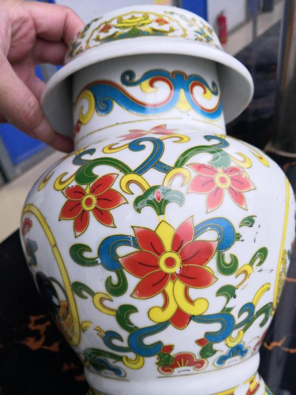 古玩陶瓷貼花蓋罐拍賣,當(dāng)前價格300元