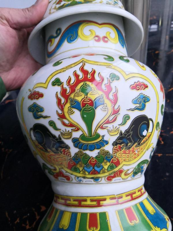 古玩陶瓷貼花蓋罐拍賣,當(dāng)前價格300元