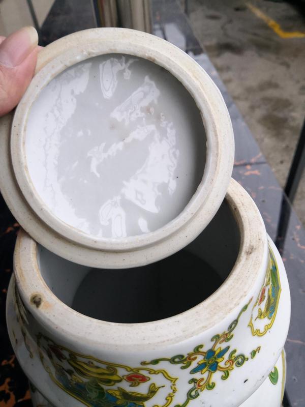 古玩陶瓷貼花蓋罐拍賣,當(dāng)前價格300元