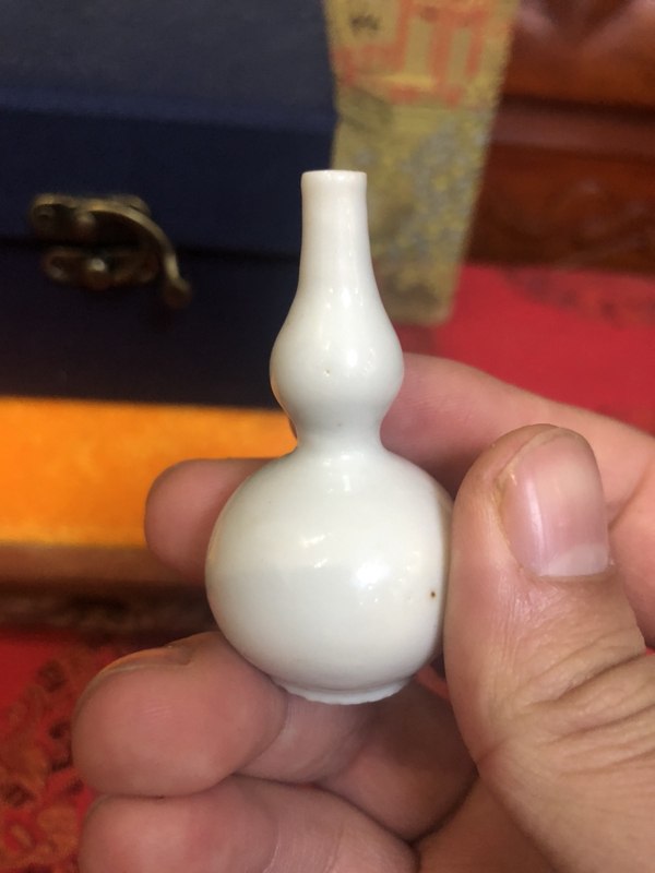 古玩陶瓷清早康熙甜白釉葫蘆小賞瓶拍賣(mài)，當(dāng)前價(jià)格1660元