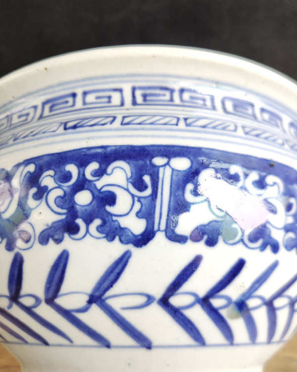 古玩陶瓷清中期靑花夔龍紋香爐拍賣(mài)，當(dāng)前價(jià)格3000元