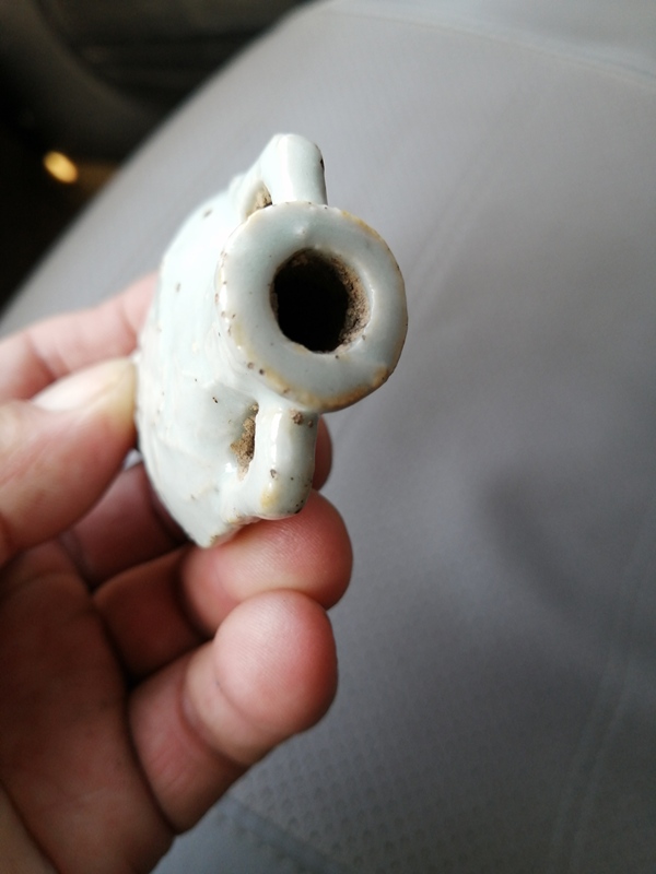 古玩陶瓷雙綬帶耳一束蓮淺浮雕白釉鼻煙壺拍賣，當前價格1999元