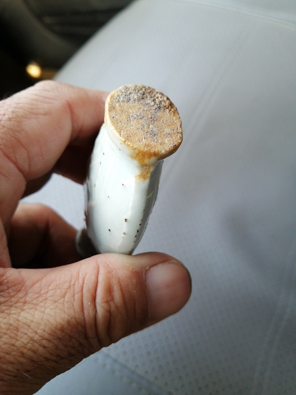 古玩轉賣雙綬帶耳一束蓮淺浮雕白釉鼻煙壺拍賣，當前價格111元