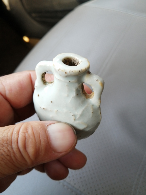 古玩陶瓷雙綬帶耳一束蓮淺浮雕白釉鼻煙壺拍賣，當前價格1999元