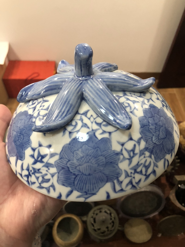 古玩陶瓷花卉紋青花蓋缸（超精品）拍賣，當(dāng)前價(jià)格299元